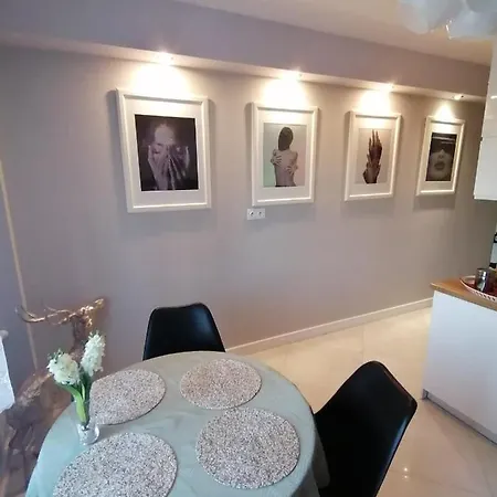 Euro 1 Apartment *